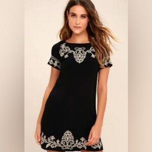 NWT Lulu’s XS Tale to Tell Beige and Black Embroidered Shift Dress